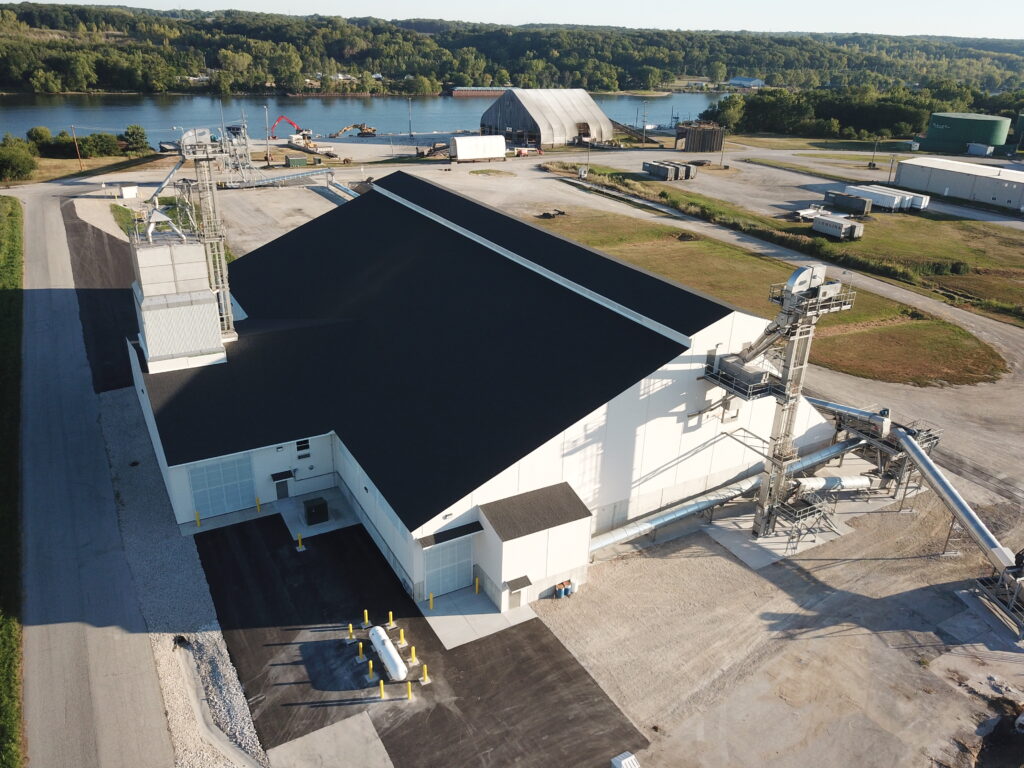 Growmark Crop Nutrients river terminal located in Illinois on a sunny day