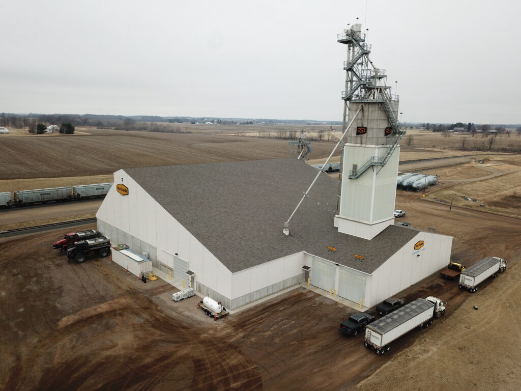 Dry fertilizer bulk blending building with a GSI blending system in Wisconsin