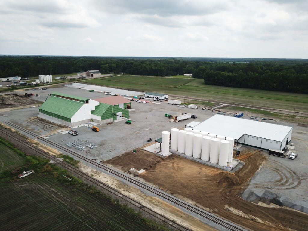 Agricultural fertilizer storage building