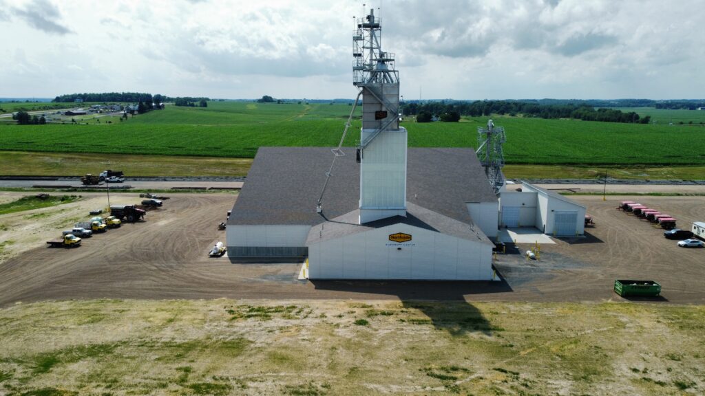 Wisconsin Fertilizer building with a blending tower system and applications equipment